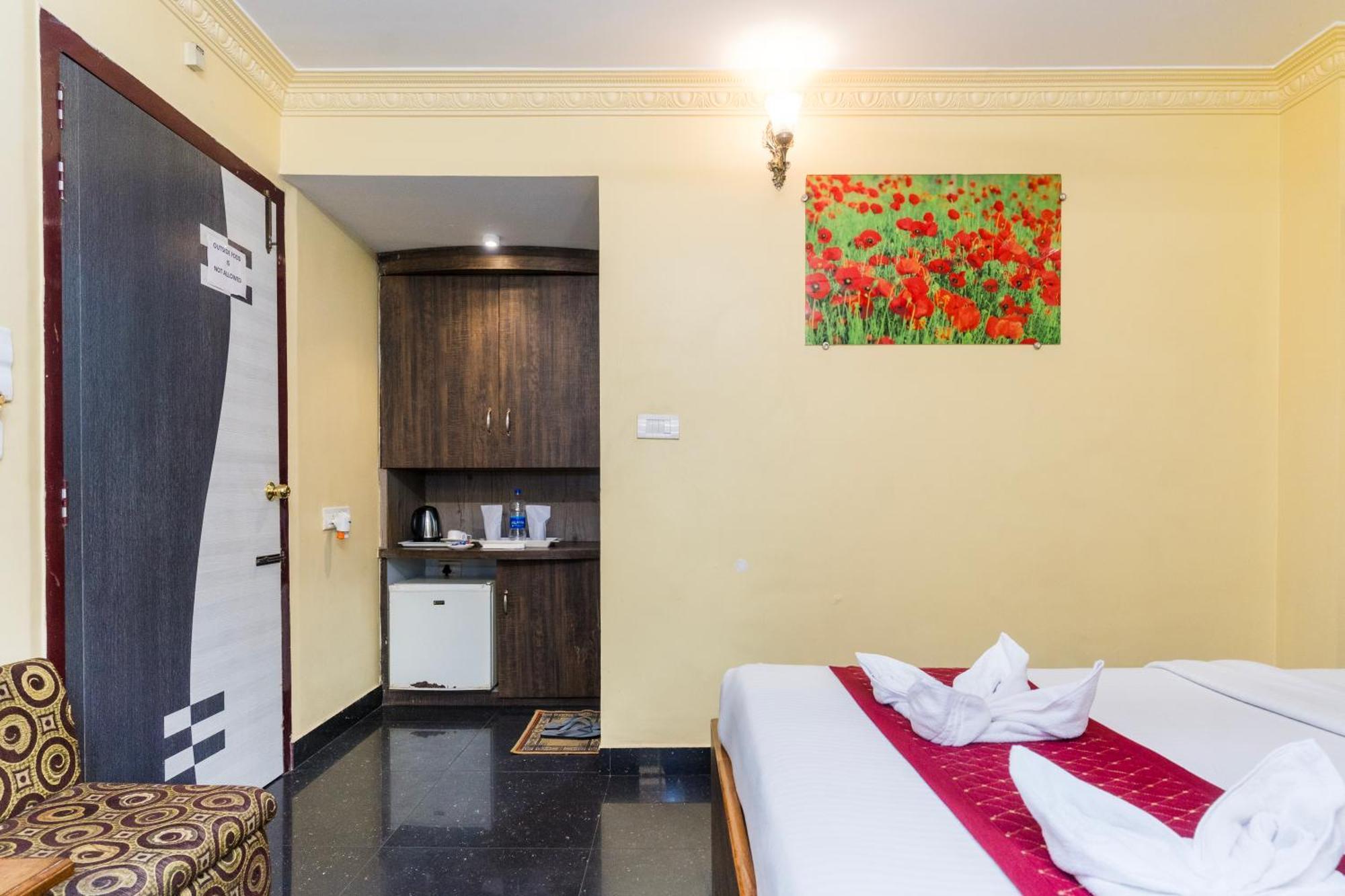 Apples Balaji Inn Siliguri Exteriör bild