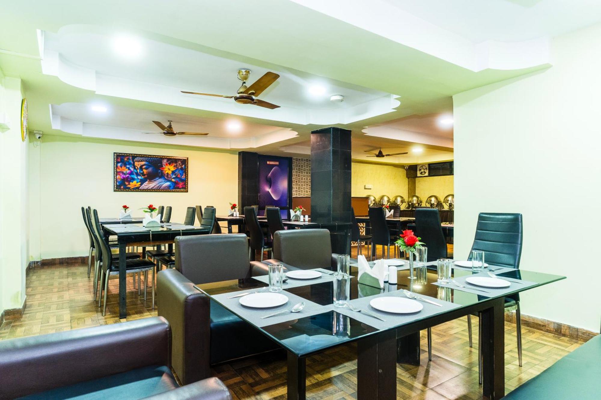 Apples Balaji Inn Siliguri Exteriör bild